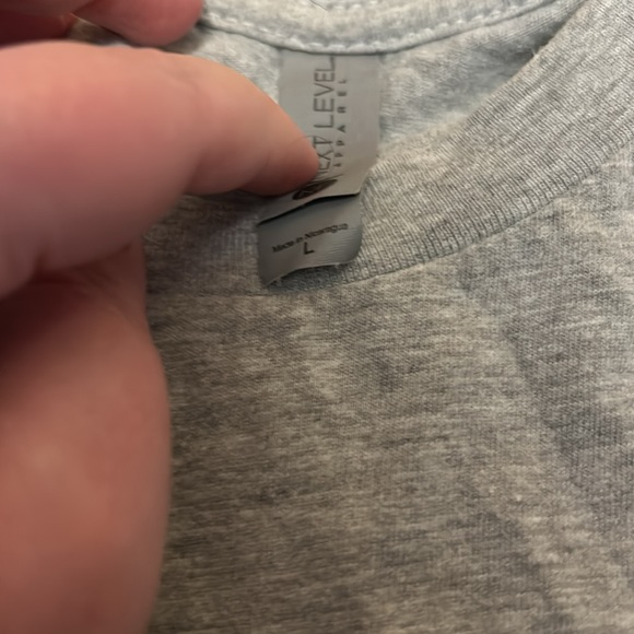 Graphic T-shirt - Picture 2 of 3